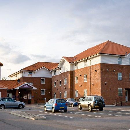 Premier Inn เชมส์ฟอร์ด ภายนอก รูปภาพ