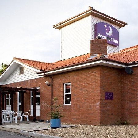 Premier Inn เชมส์ฟอร์ด ภายนอก รูปภาพ