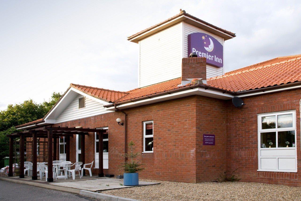 Premier Inn เชมส์ฟอร์ด ภายนอก รูปภาพ