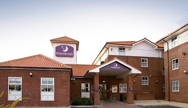 Premier Inn เชมส์ฟอร์ด ภายนอก รูปภาพ