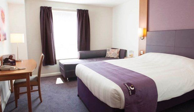 Premier Inn เชมส์ฟอร์ด ภายนอก รูปภาพ